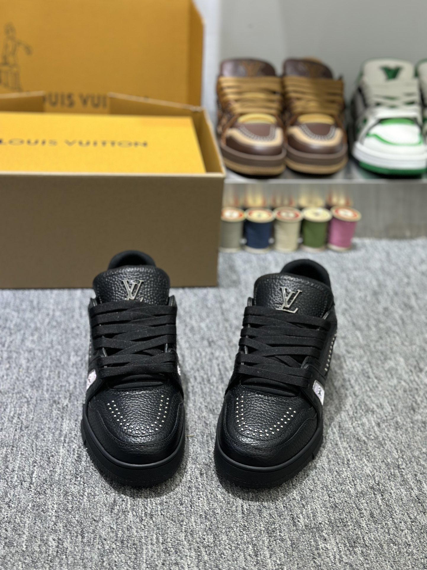  Louis Vuitton LV Trainer  1ADDCN LV Trainer Sneaker