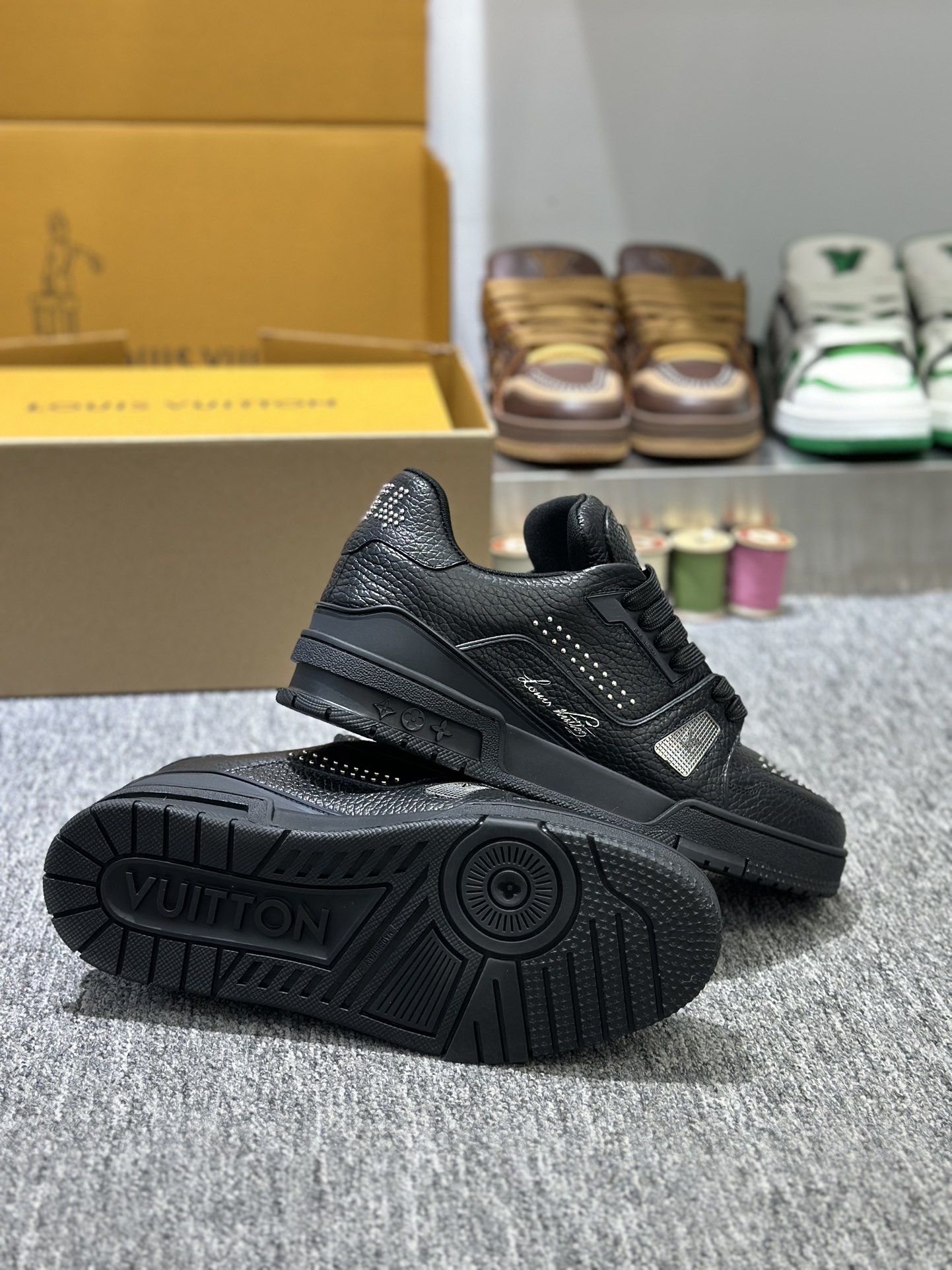  Louis Vuitton LV Trainer  1ADDCN LV Trainer Sneaker