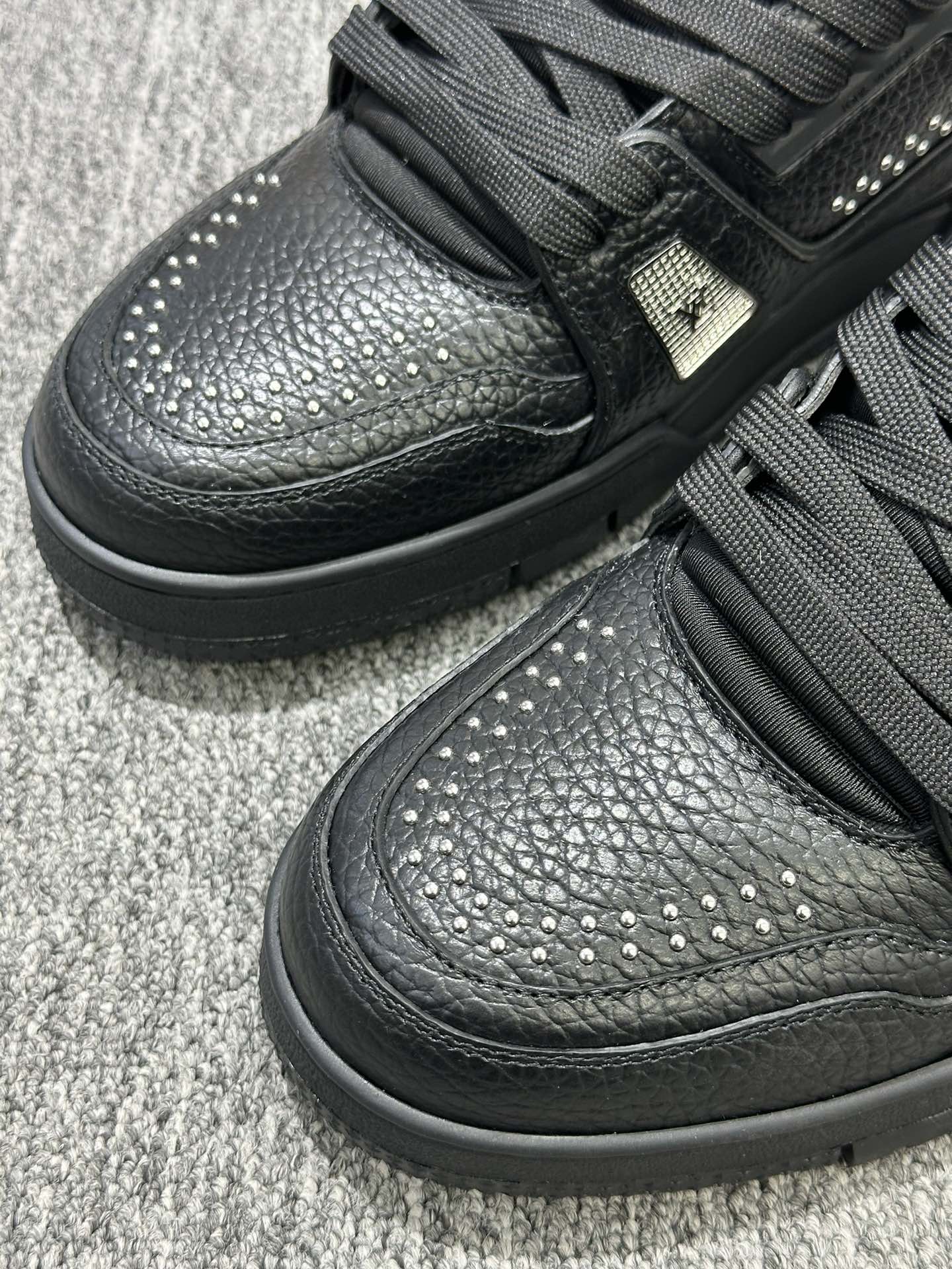  Louis Vuitton LV Trainer  1ADDCN LV Trainer Sneaker