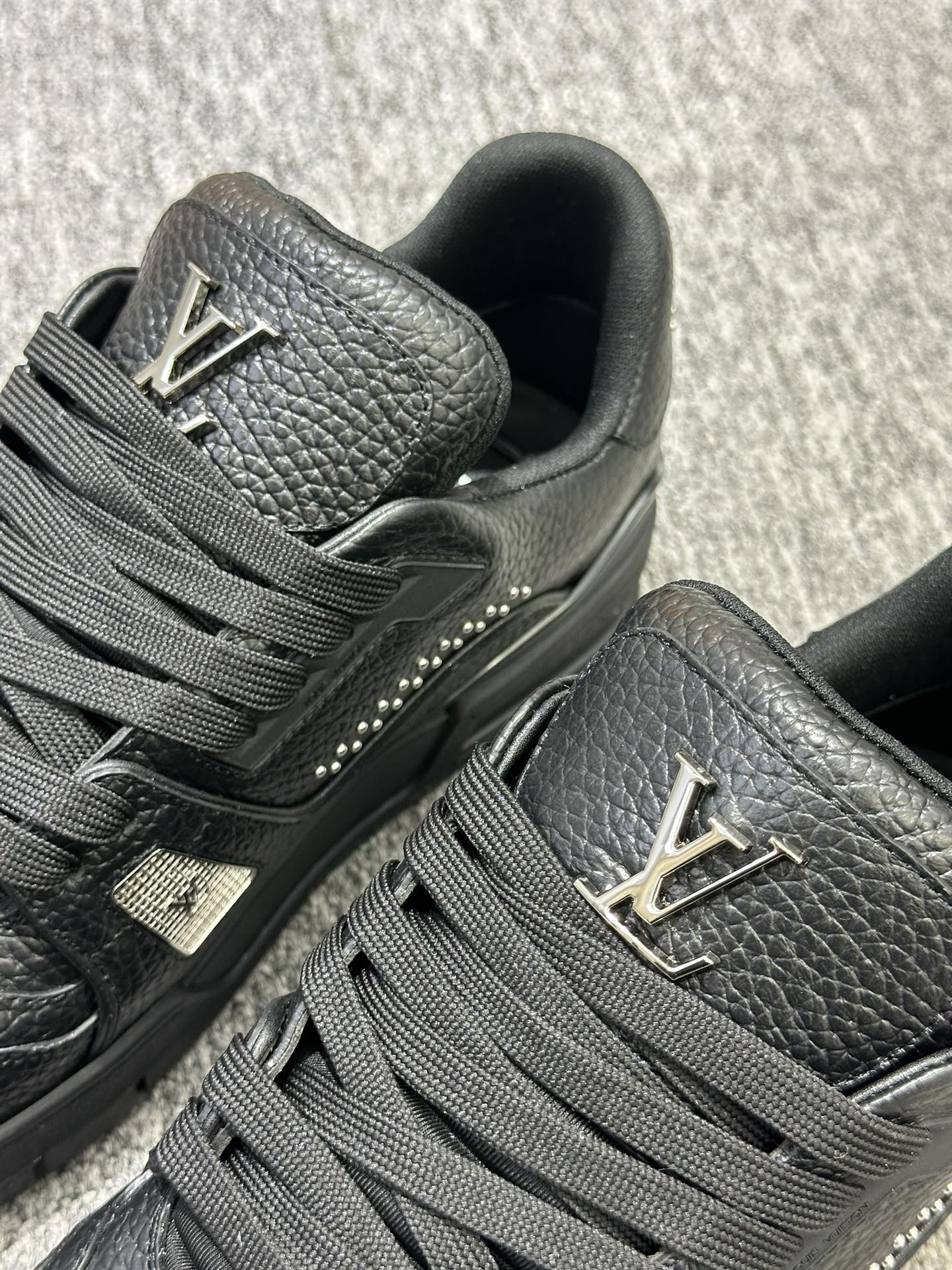  Louis Vuitton LV Trainer  1ADDCN LV Trainer Sneaker