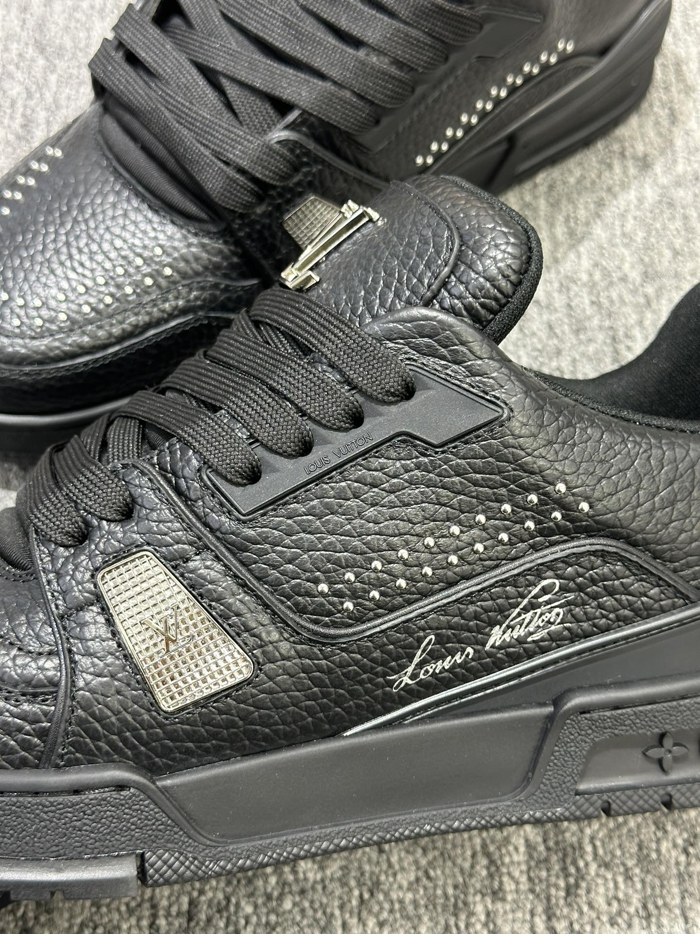  Louis Vuitton LV Trainer  1ADDCN LV Trainer Sneaker