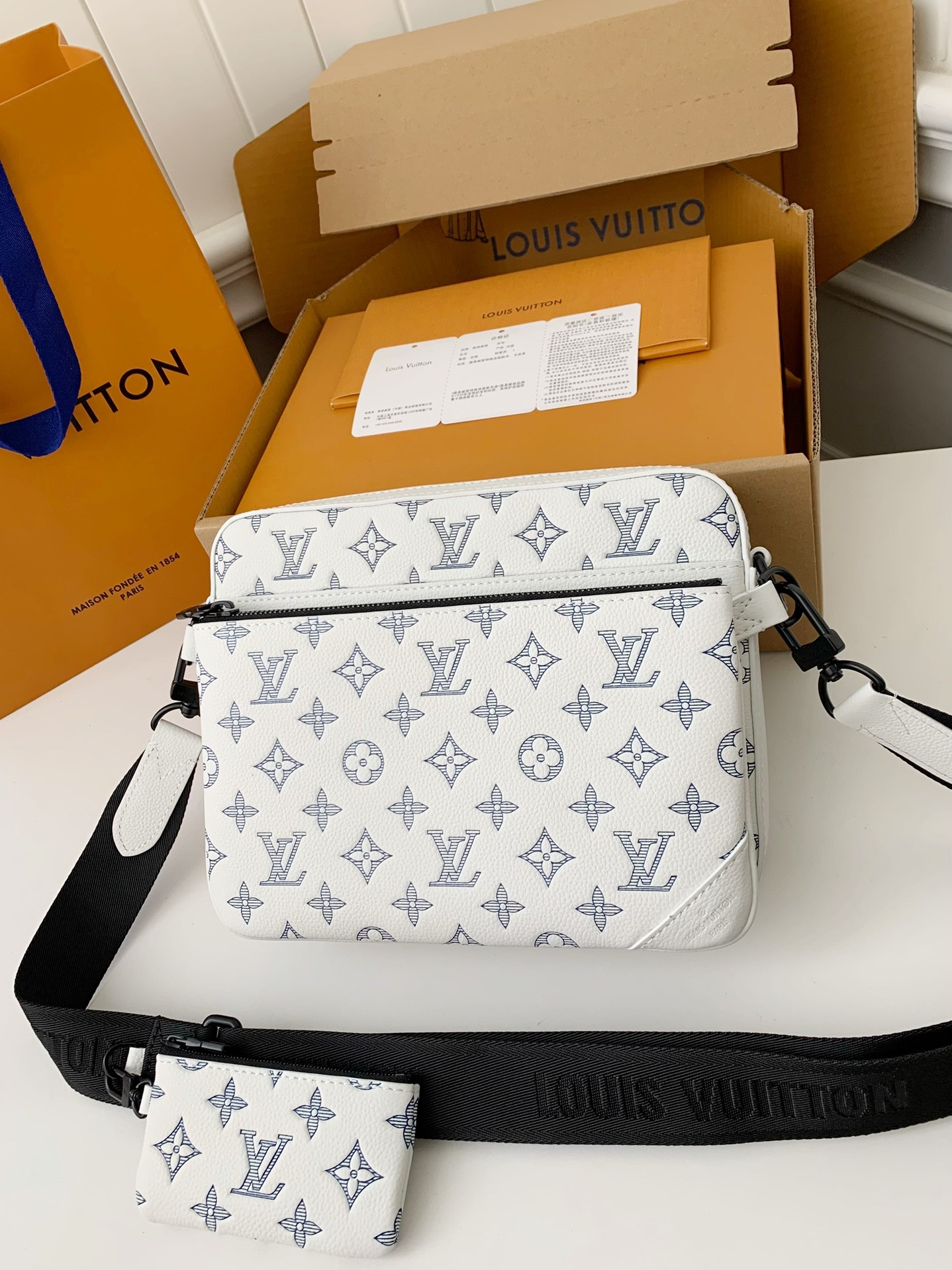 Louis Vuitton The new TRIO Postman Pack M 24753 Size: 25*18.5*7cm