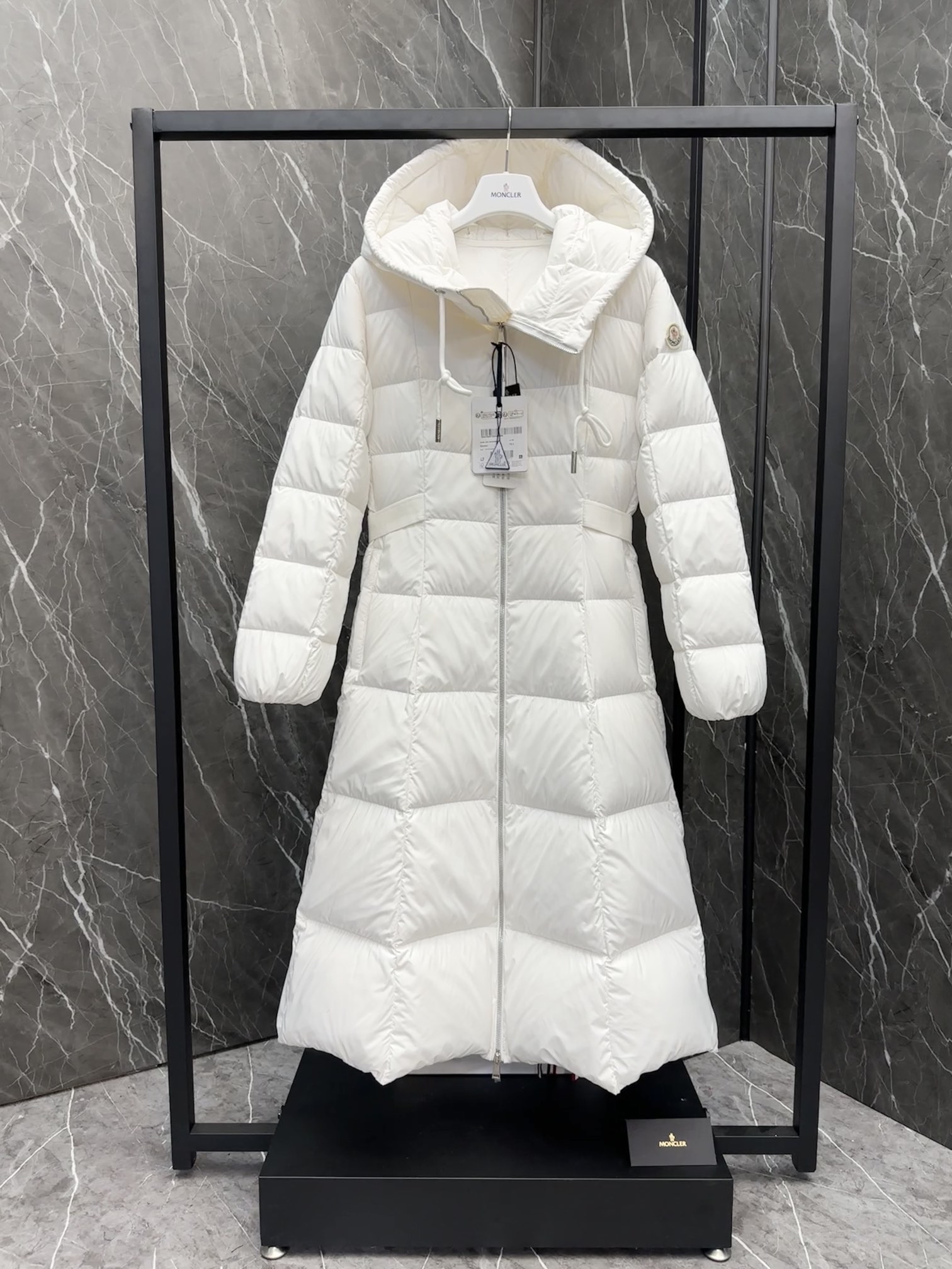 Moncler Long down jacket white