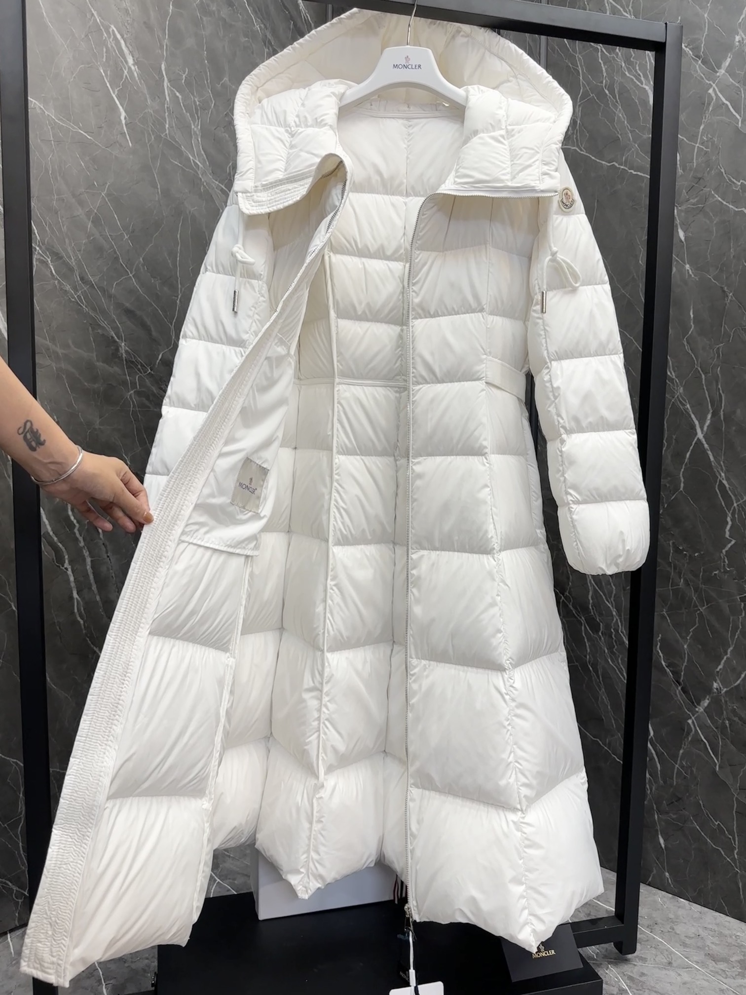 Moncler Long down jacket white