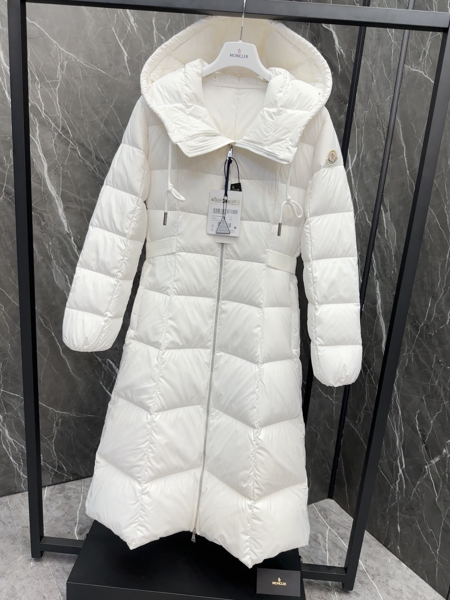 Moncler Long down jacket white