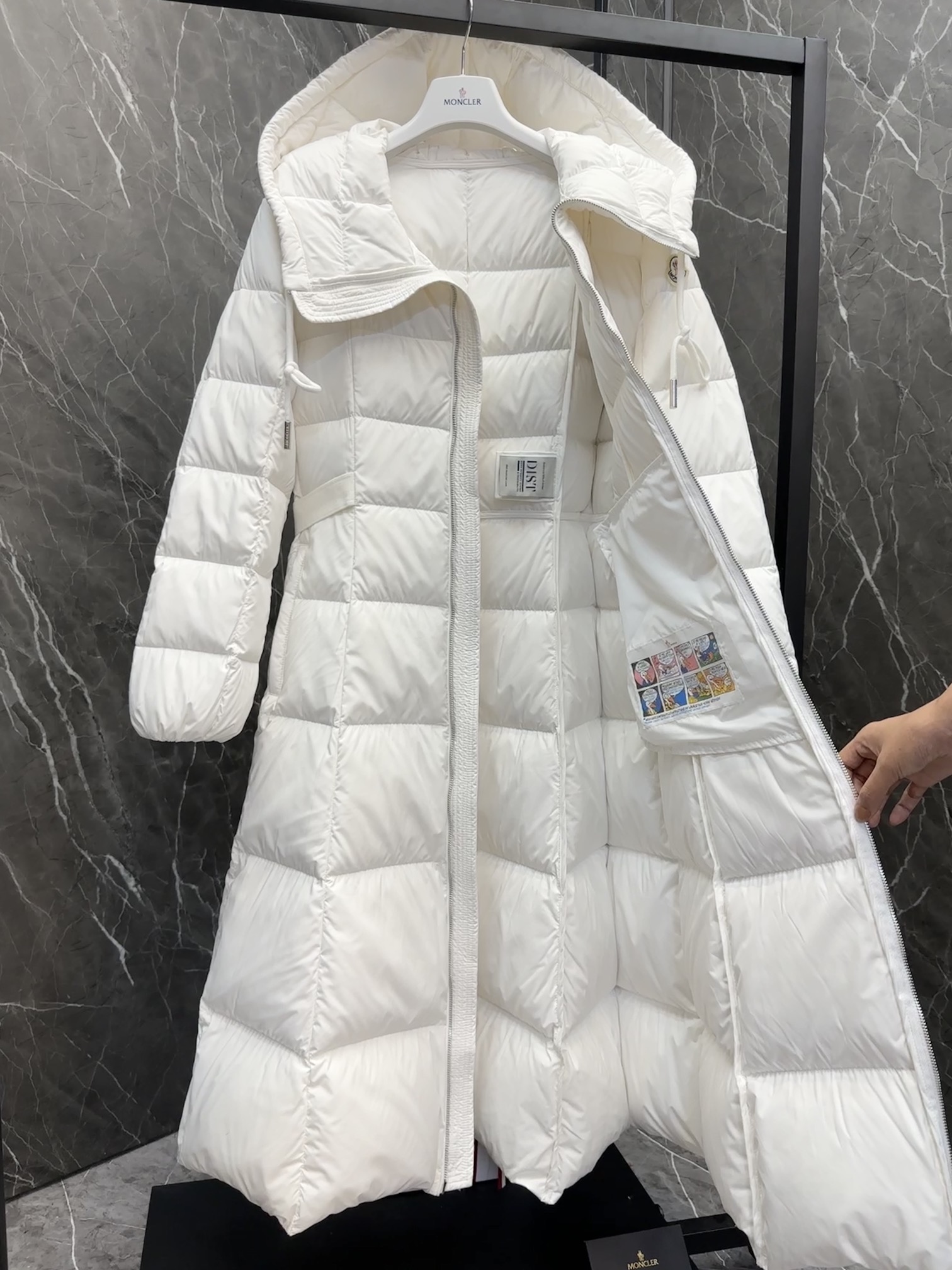 Moncler Long down jacket white